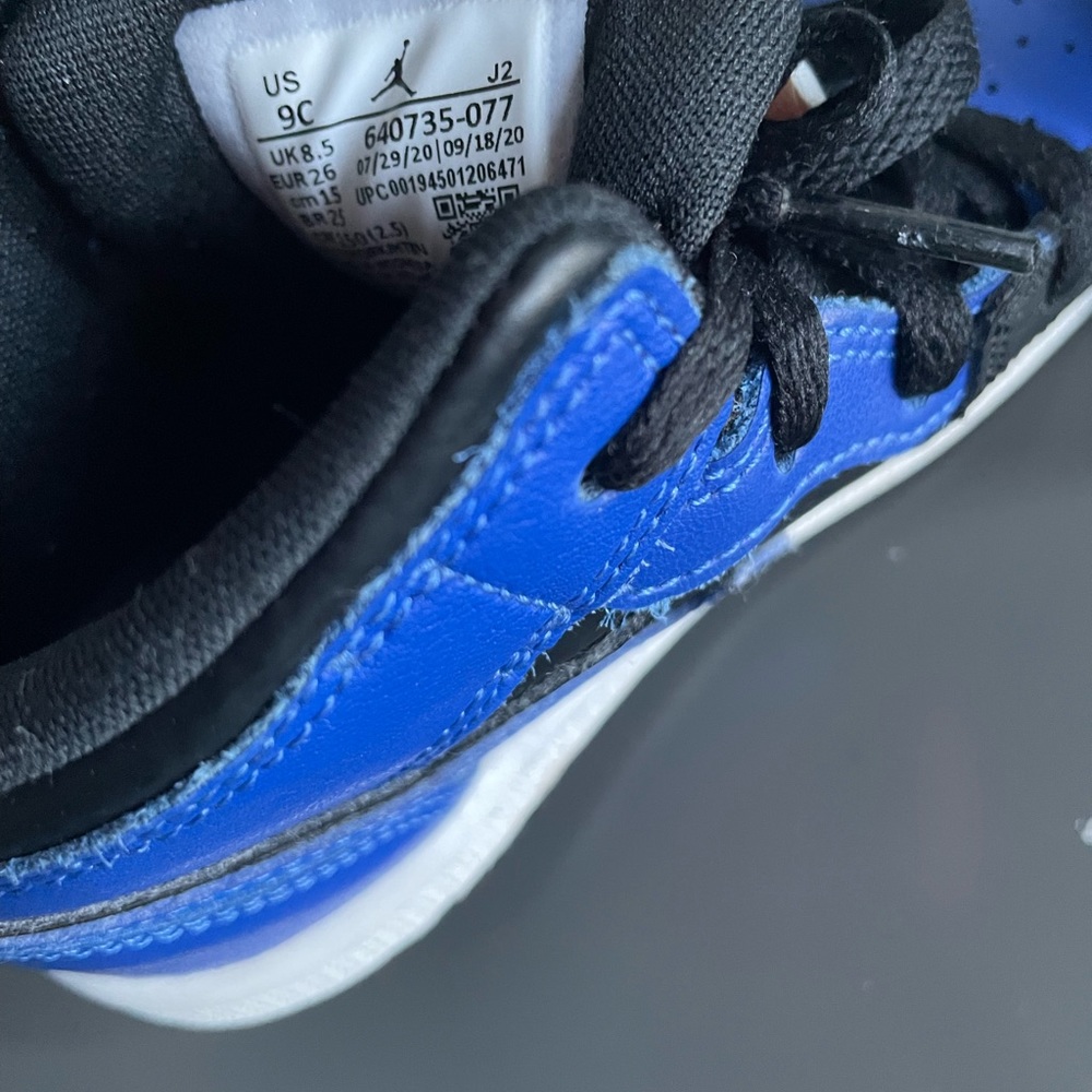 Toddler boys 9c, Jordan mid 1 wore a few time in very good condition.